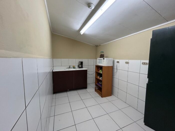 EDIFICIO COMERCIAL EN VENTA EN SAN JOSE en Catedral, San José — ₡ 340 000 000