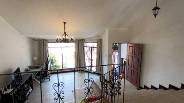 Se vende moderna casa con patio en Lomas de Ayarco Sur 25-1556 in Curridabat, San José — $265,000