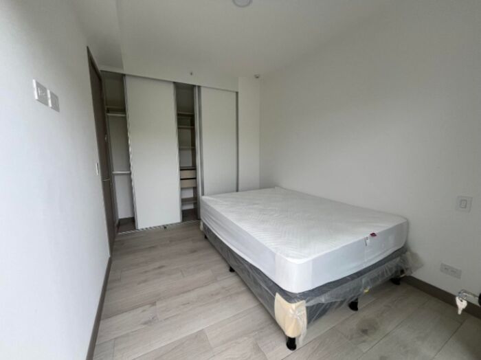 Apartamento en venta torre moderna 1 habitación con balcón y amenidades en San José #26-863 GS en Mata Redonda, San José — $195,000