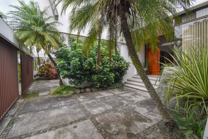 Casa independiente de 3 Habitaciones + Oficina en Escazú en Escazú, San José — $3,750 - Foto 2 de 18