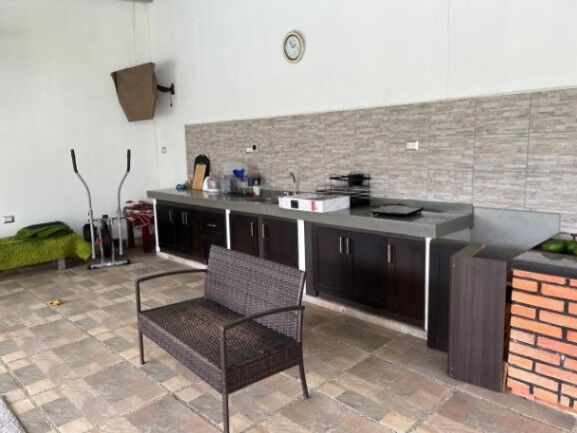 Venta de Magnifica Casa en Barva, Heredia / Mls. 26-724 OFC JB en San Pedro, Barva, Heredia — $890,000