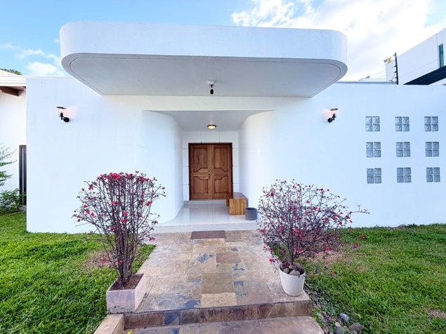 Casa en Trejos Montealegre, Escazú en Escazú, San José — $670,000