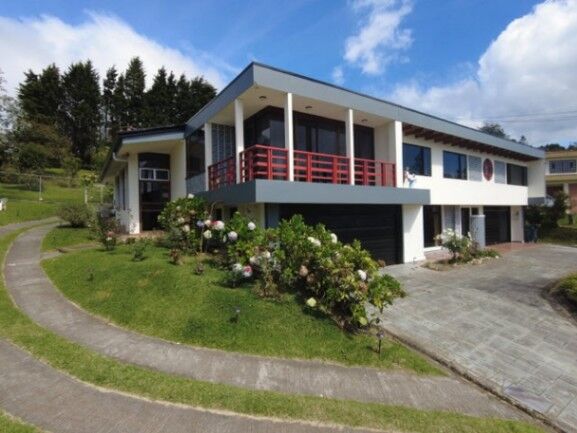 Se vende espaciosa casa con 2,200m2 de lote en San Isidro San José 23-1463 en San Isidro, Vázquez de Coronado, San José — $650,000