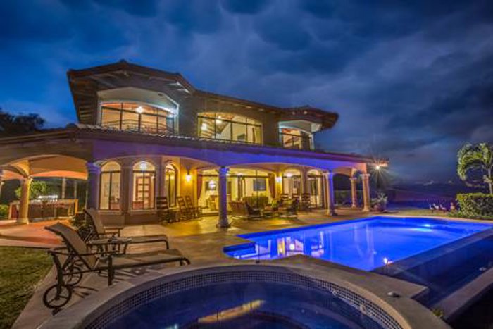 Casa con las MEJORES vistas de Atenas! in Atenas, Alajuela — $1,300,000