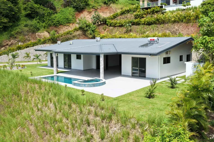 Casa Nueva de Una Planta en Venta, Atenas – Vistas Panorámicas en Jesús, Atenas, Alajuela — $735,000 - Foto 3 de 48