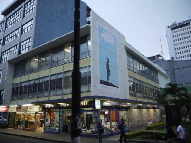 Venta o Alquiler de Edificio Comercial  de 3 Pisos ubicado en San José Centro en Carmen, San José — $1,300,000