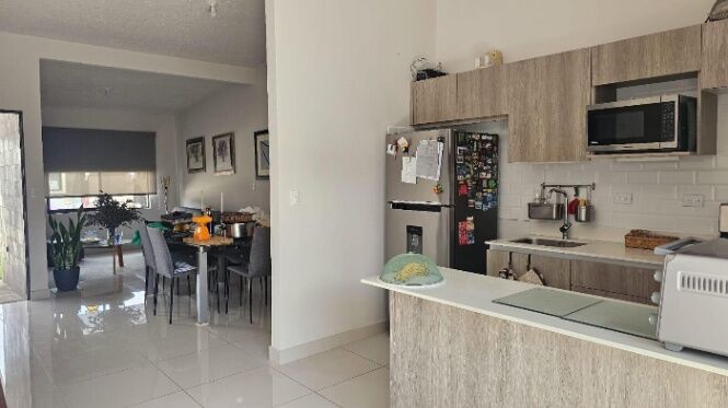 Se vende espaciosa casa en Pozos Santa Ana 26-687 in Pozos, Santa Ana, San José — $198,000
