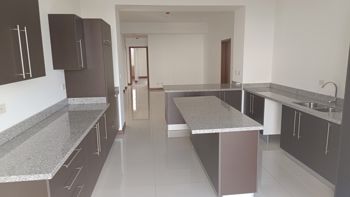 Alquiler Apartamentos en Escazú Condominio ALTA PRIETA in San Rafael, Escazú, San José — $1,700 - Photo 4 of 21