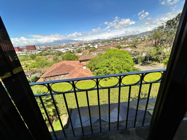 Cerro Alto, Guachipelín | Casa renovada de 381 m² en venta | Cod. 835 in Escazú, San José — $835,000 - Photo 3 of 12