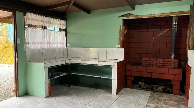 SE VENDE REFUGIO AUTOSOSTENIBLE CON NACIENTES DE AGUA Y VISTAS A LA MONTAÑA in San Isidro De El General, Pérez Zeledón, San José — $199,995