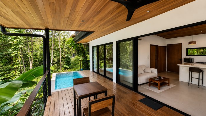 Casa con Piscina en Santiago cerca de Playa Hermosa en Cóbano, Puntarenas — $340,000