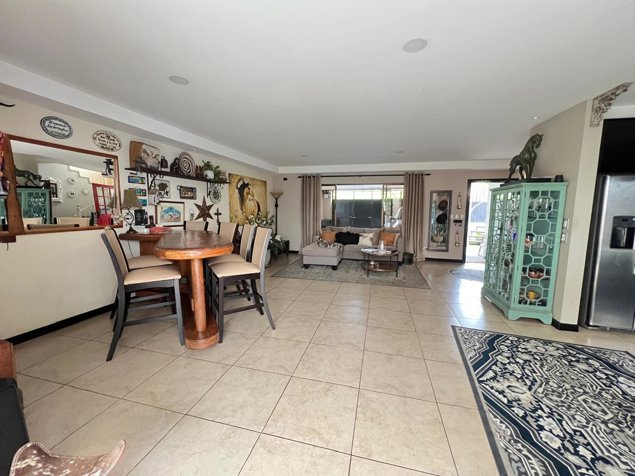 VENTA CASA INDEPENDIENTE EN SANTA ANA CENTRO en Santa Ana, San José — $430,000