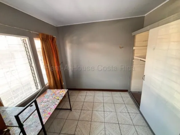 Venta de Edificio+2 Apartamentos,1 Casa y un Local Comercial en Heredia. RAH 26-1672 en Heredia — ₡ 150 000 000 - Foto 3 de 15