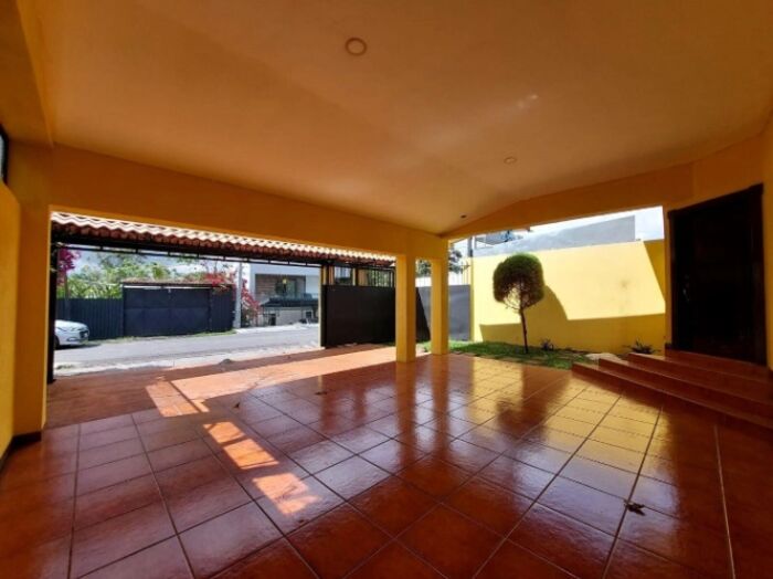 CASA EN VENTA, ESCAZÚ, $250.000 COD#25-1807 in Escazú, San José — $250,000