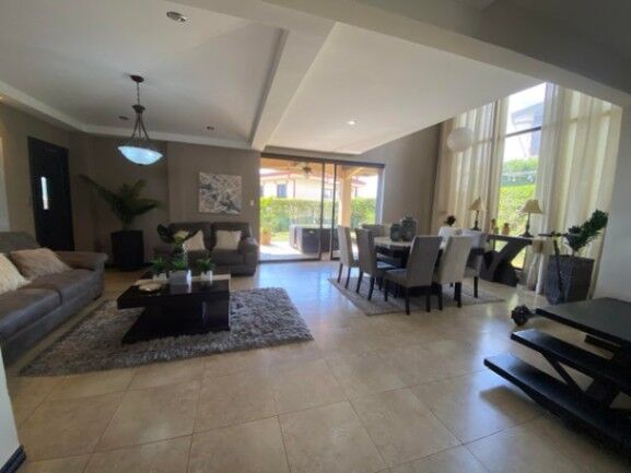 Venta de Casa en FRANCOSTA-HEREDIA. RAH 26-1937 in Ulloa, Heredia — $550,000 - Photo 2 of 20