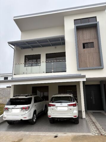 Hermosa y moderna casa en La Unión  en Concepción, La Unión, Cartago — ₡ 165 000 000