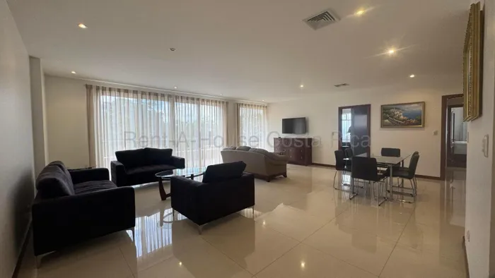 Alquiler de Apartamento de Lujo Amoblado  en San Rafael de Escazú en San Rafael, Escazú, San José — $2,300 - Foto 3 de 15