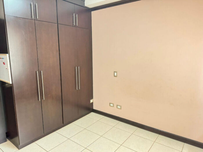 Encantadora casa en entorno natural y tranquilo en Venta  in Escazú, San José — $380,000 - Photo 2 of 12