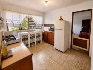 VENTA HERMOSA CASA DE 1 PLANTA CON VISTAS EN CIUDAD COLON in Colón, Mora, San José — $199,000 - Photo 3 of 14