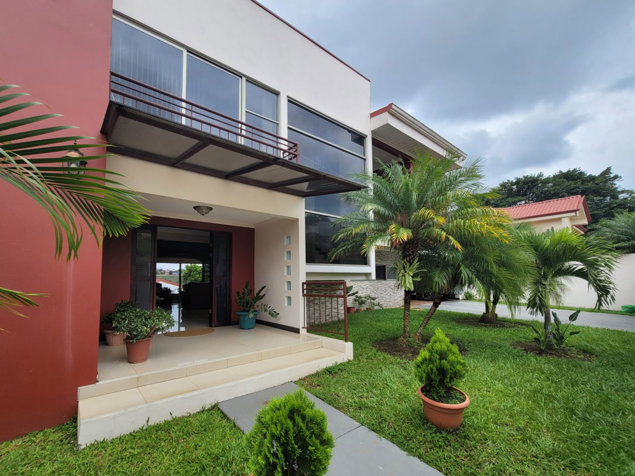House for Sale in Residential - Grecia in Mercedes, Atenas, Alajuela — $450,000