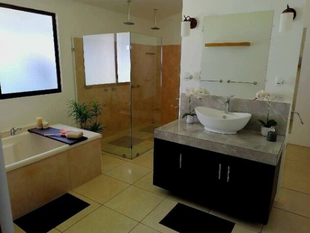 SE VENDE EXCLUSIVA PROPIEDAD Y CASA EN QUEPOS.  en Quepos, Puntarenas — $325,000