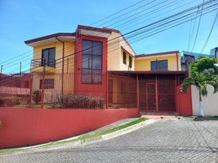 CASA + APARTAMENTO EN VENTA EN GUADALUPE SAN JOSÈ in Guadalupe, Goicoechea, San José — 140 000 000 ₡ - Photo 2 of 16