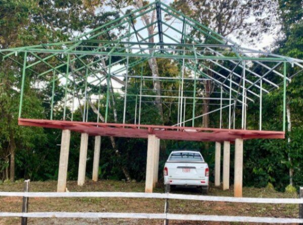 BELLA PROPIEDAD CON ESTRUCTURA METÁLICA EN PÉREZ ZELEDÓN.  en Platanares, Pérez Zeledón, San José — ₡ 10 000 000