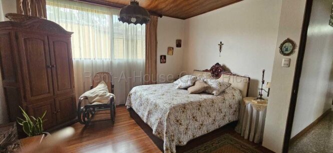 Venta casa amplia con lote 3404m² y apartamento independiente $670,000 #26-1827 GS en San Ramón, La Unión, Cartago — $670,000