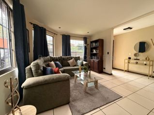Alquiler de casa completamente amueblada con jacuzzi #27-114 GS en San Rafael, Escazú, San José — $1,750 - Foto 3 de 10