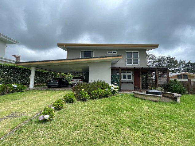 Venta de Amplia Casa en San Rafael de Oreamuno Cartago en San Rafael, Oreamuno, Cartago — $550,000