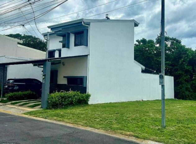 SE VENDE BELLA PROPIEDAD Y CASA EN BRASIL DE SANTA ANA.  in Brasil, Santa Ana, San José — ₡ 120 000 000