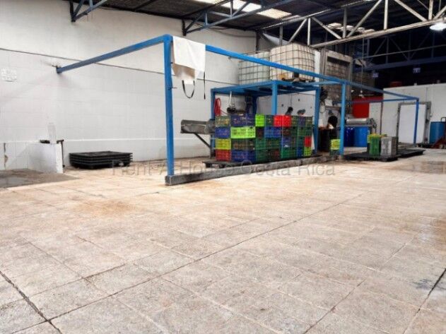 Venta de Bodega Industrial San Nicolás de Cartago. RAH 27-124 en San Nicolás, Cartago — ₡ 190 000 000