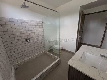 Apartamento nuevo de 1 habitación con amenidades en Escazú #26-1239 GS en San Rafael, Escazú, San José — $1,300 - Foto 4 de 6