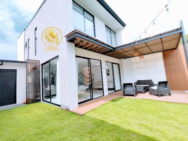 Venta de Preciosa Casa en Privilegiado Condominio Lindora Village, Santa Ana  in Santa Ana, San José — ₡ 224 500 000