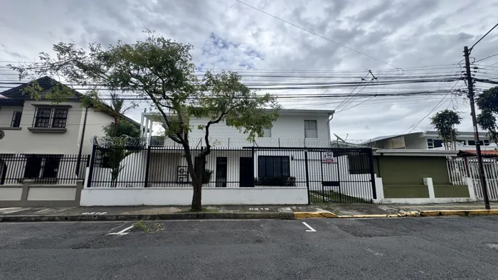 Vende casa uso de suelo mixto en el corazón de Barrio Escalante (AD) in Carmen, San José — $475,000