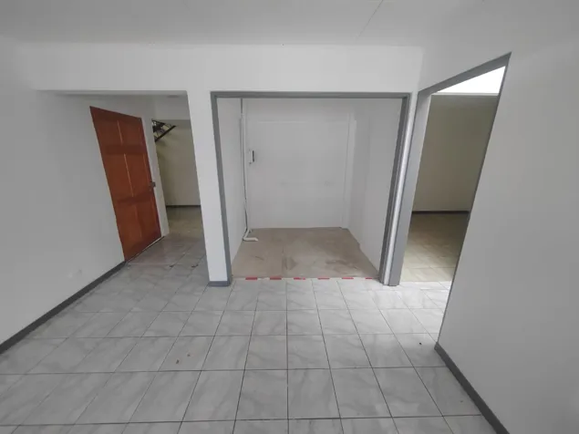 VENTA DE CASA CON USO MIXTO, HEREDIA CENTRO in Heredia — $220,000 - Photo 3 of 27