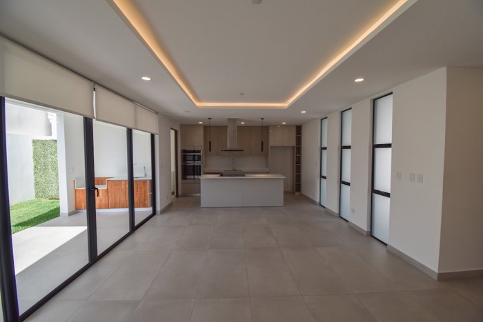Casa Esquinera de 3 habitaciones en Santa Ana en Santa Ana, San José — $3,200 - Foto 3 de 40