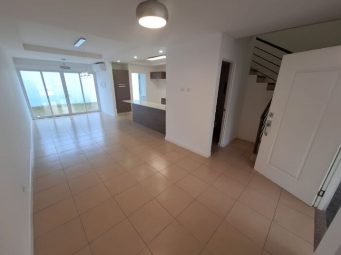 VENTA HERMOSA CASA 2 PLANTAS CONDOMINIO BRASIL SANTA ANA in Brasil, Santa Ana, San José — $209,000