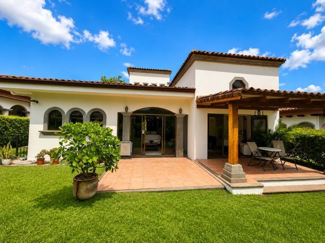 VENTA DE CASA PARA VIVIR SANTA ANA A LO GRANDE | ORO SOL, PIEDADES in Piedades, Santa Ana, San José — $675,000