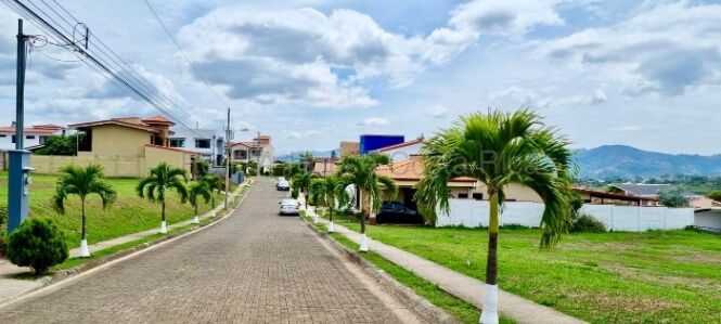 Lote plano en condominio exclusivo ideal para construir en Grecia Alajuela #26-1731 GS en Grecia, Alajuela — $52,000