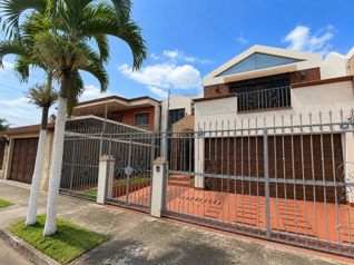 House for sale with mixed land use in Freses, Curridabat