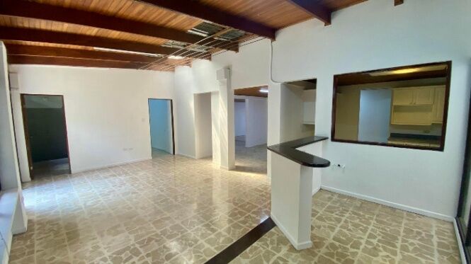 Se vende casa con patio en Zapote San José 26-1223 en Zapote, San José — $260,000 - Foto 3 de 20