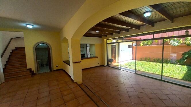 Venta de Casa en San Rafael de Heredia. RAH 25-1781 in San Josecito, San Rafael, Heredia — $250,000