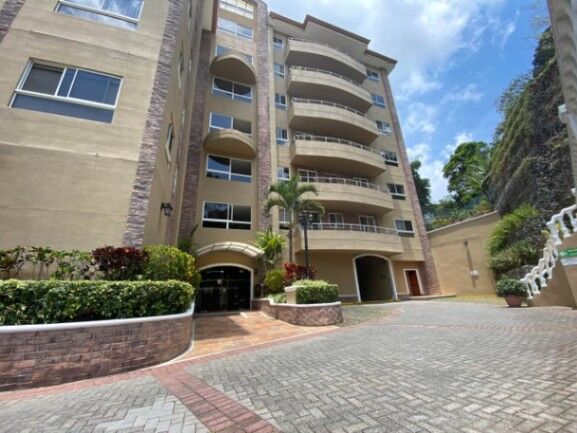 Alquiler de Apartamento Moderno en Condominio  26-633 in San Rafael, Escazú, San José — $2,400