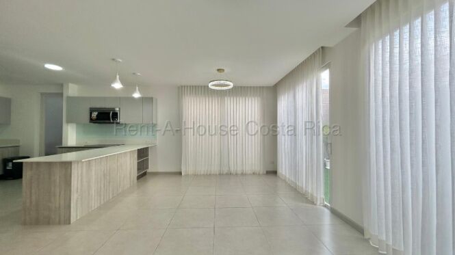 Se alquila casa en Piedades Santa Ana 26-1741 en Piedades, Santa Ana, San José — $2,200