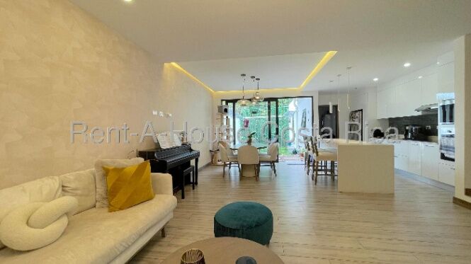 Venta de Hermosa Casa en San Antonio de Escazú26-1421  en San Antonio, Escazú, San José — $350,000