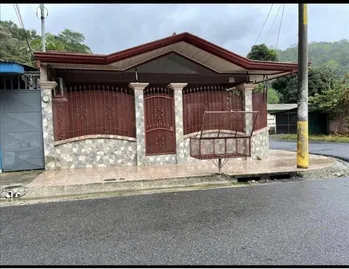 Se Vende Casa en Golfito 