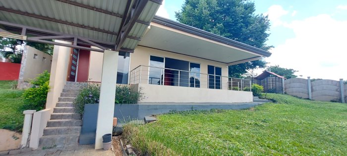 Casa amplia con estilo moderno en Condominio El Cedro en Naranjo in Naranjo, Alajuela — $1,400 - Photo 3 of 37