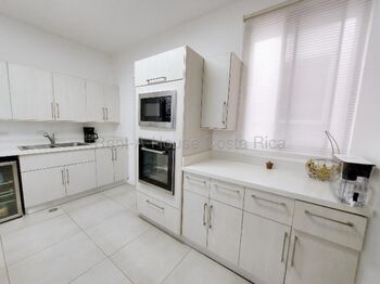 Casa remodelada en Lindora, Santa Ana 26-1497  in Pozos, Santa Ana, San José — $265,000 - Photo 4 of 12