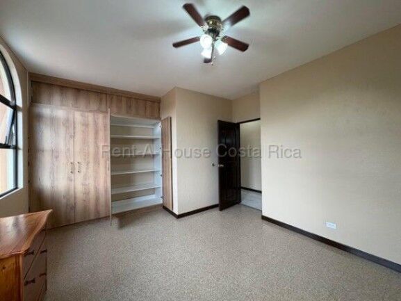 Se alquila apartamento en Escazú Centro 27-2 in Escazú, San José — ₡ 440 000